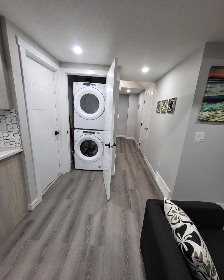 Luxury Suite In Calgary Nw Exterior photo